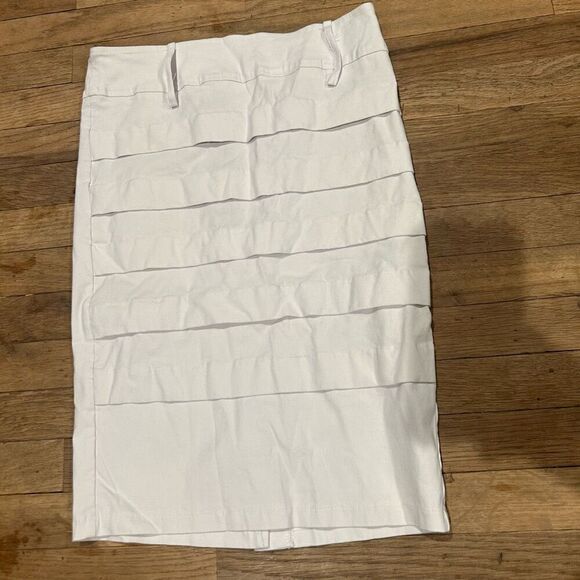 Kafe Design pencil skirt ruffle stretchy size 2 - Picture 1 of 8